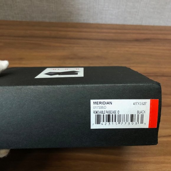 Tumi Black Leather Global Wallet (Two in One) - Picture 12 of 12